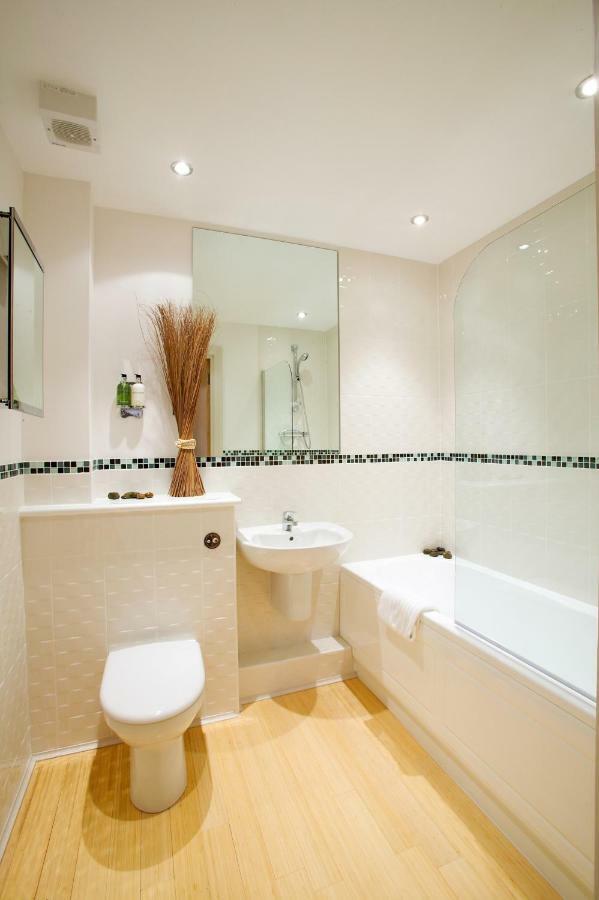 2 Bed 2 Bath At Pelican Hse In Newbury - Free Secure, Allocated Parking Экстерьер фото